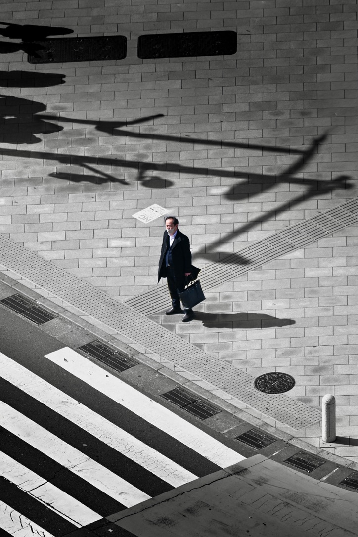 Strassenszene mit Schatten